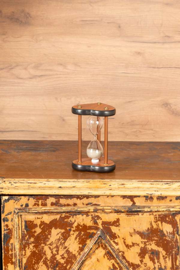 Wooden Heart Frame Hourglass 
